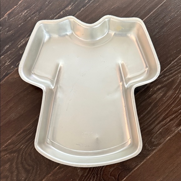 Wilton Other - Wilton Silver Shirt-Shaped Cake Pan